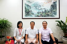 領好廣場張總(中)、副總吳珊(左)